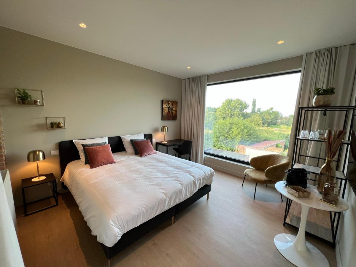 Tuss Bed & Breakfast Kortrijk Bagian luar foto
