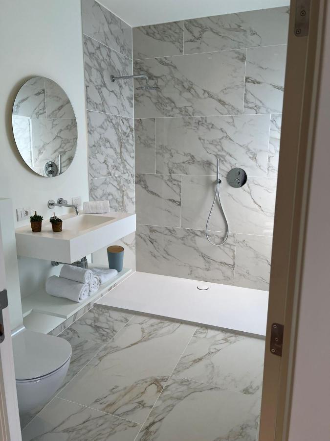 Tuss Bed & Breakfast Kortrijk Bagian luar foto