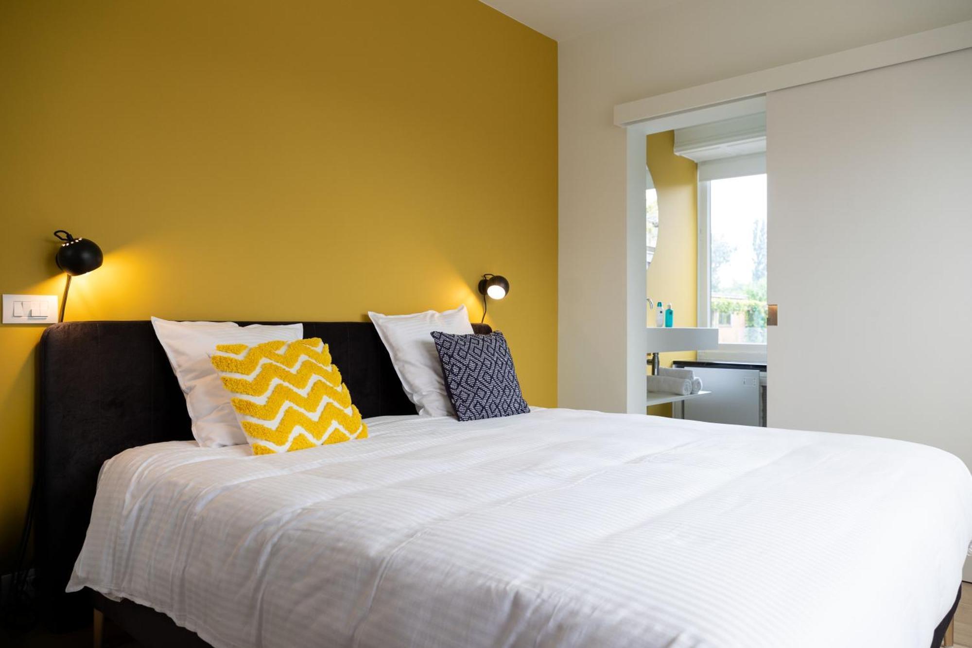 Tuss Bed & Breakfast Kortrijk Bagian luar foto