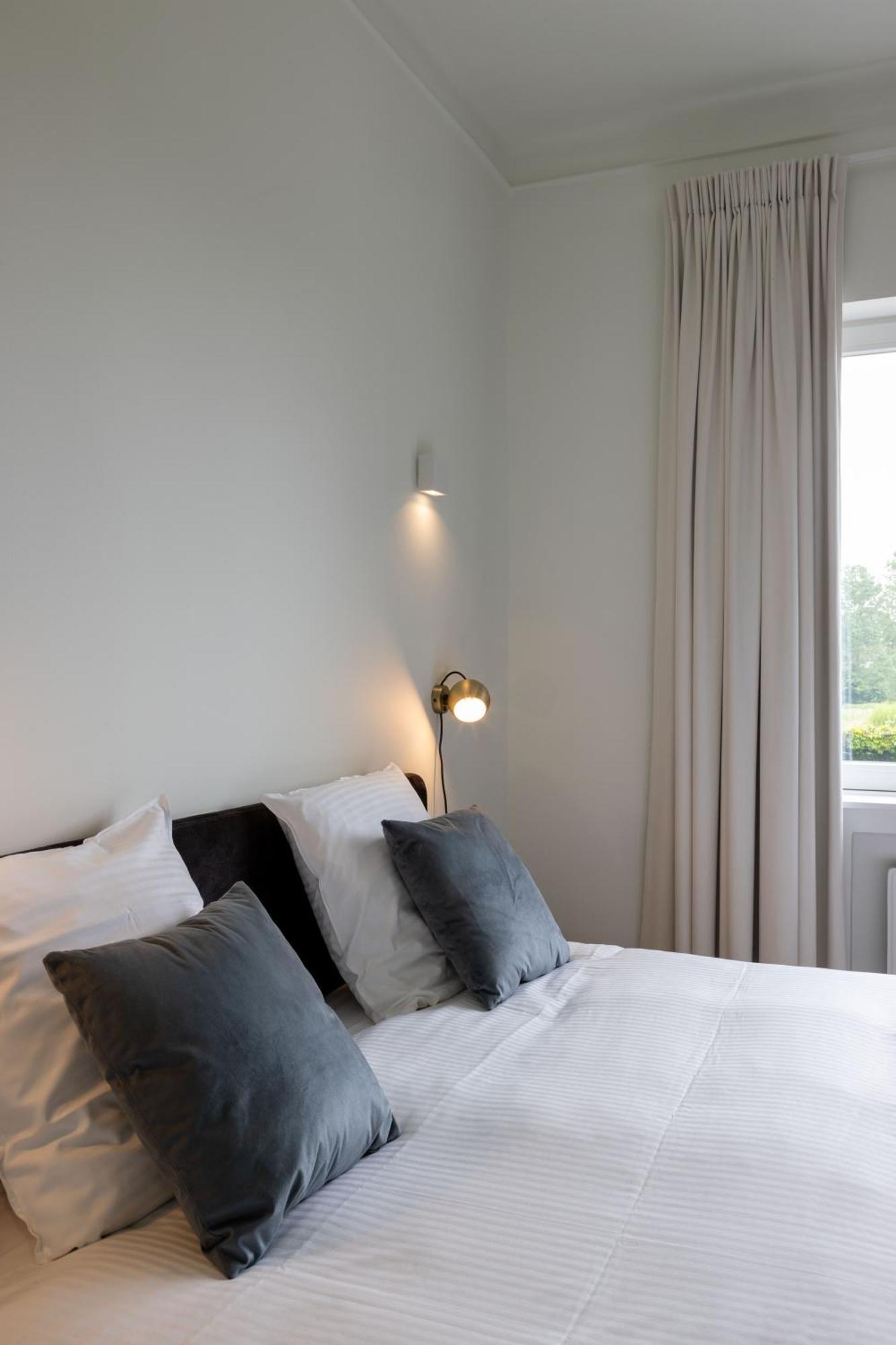 Tuss Bed & Breakfast Kortrijk Bagian luar foto